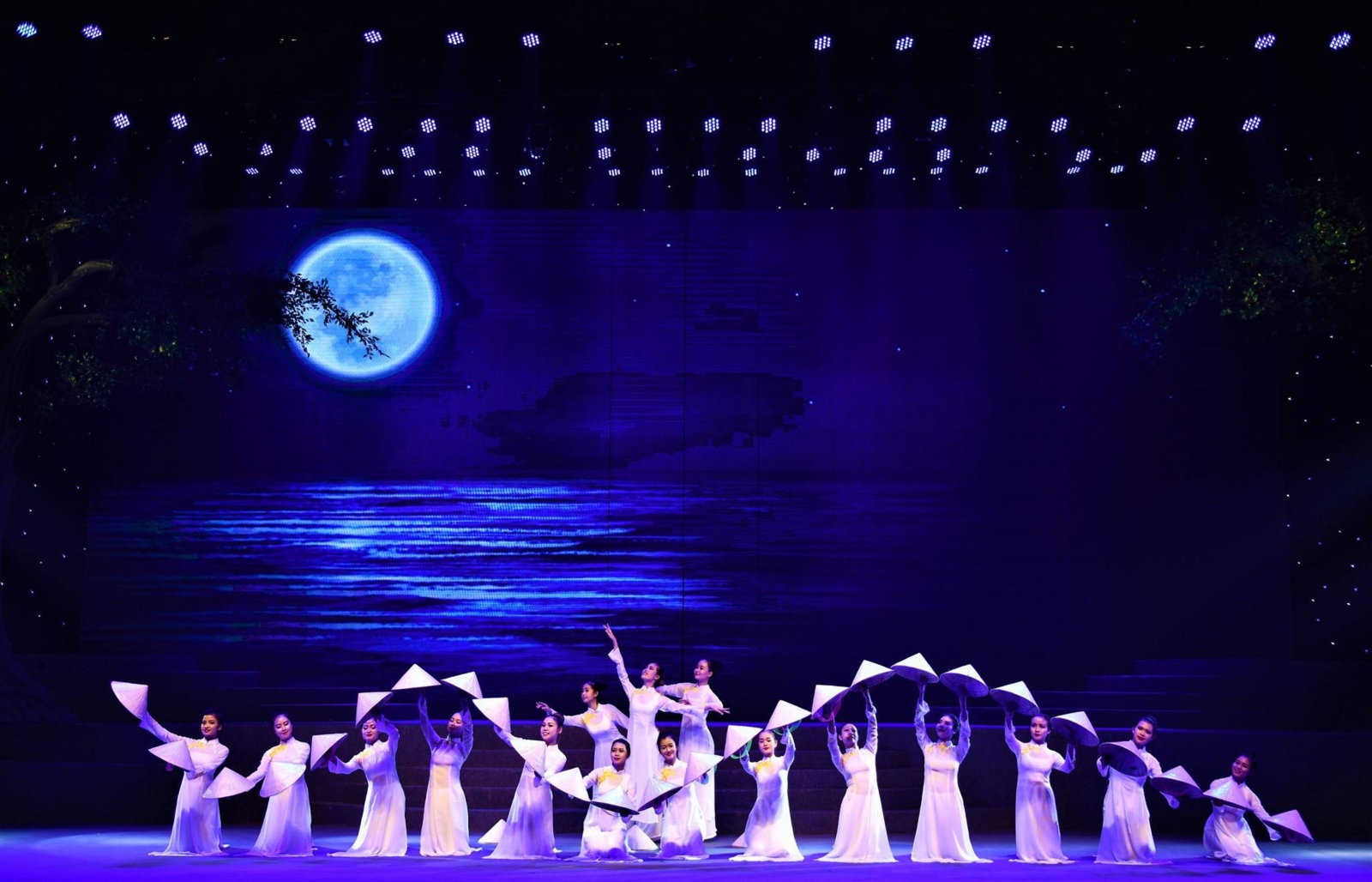 Charming Show Da Nang